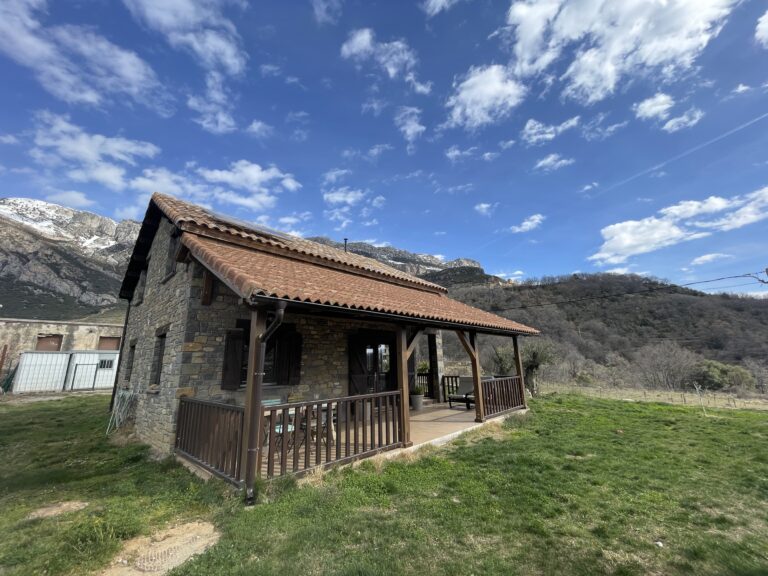 The house at the foot of the mountain