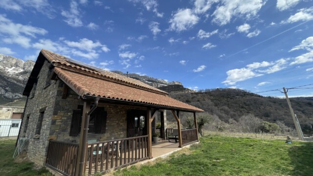 La Casa del Plano - Casa rural en el Pirineo Aragonés, cerca de Aínsa, rodeada de naturaleza y paisajes únicos del Sobrarbe La Casa del Plano - Casa rural en el Pirineo Aragonés, cerca de Aínsa, rodeada de naturaleza y paisajes únicos del Sobrarbe