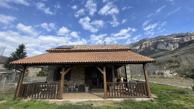 La Casa del Plano - Casa rural en el Pirineo Aragonés, cerca de Aínsa, rodeada de naturaleza y paisajes únicos del Sobrarbe La Casa del Plano - Casa rural en el Pirineo Aragonés, cerca de Aínsa, rodeada de naturaleza y paisajes únicos del Sobrarbe