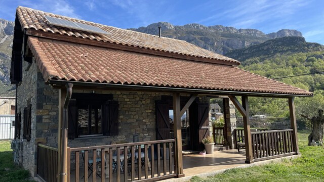 La Casa del Plano - Casa rural en el Pirineo Aragonés, cerca de Aínsa, rodeada de naturaleza y paisajes únicos del Sobrarbe La Casa del Plano - Casa rural en el Pirineo Aragonés, cerca de Aínsa, rodeada de naturaleza y paisajes únicos del Sobrarbe